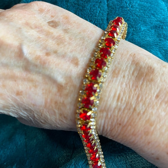 She wore red rhinestones crystal bracelet vintage artisan - Picture 4 of 12